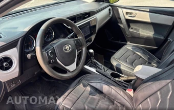 2017 Toyota Corolla LE Sedan - miniatura 9