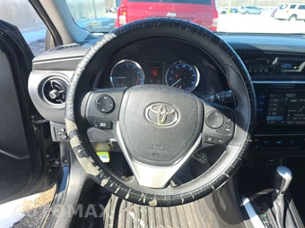2017 Toyota Corolla LE Sedan – miniatura 10