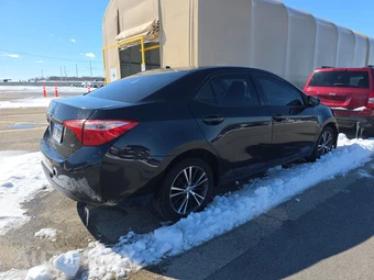 2017 Toyota Corolla LE Sedan – miniatura 4
