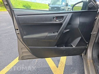 2017 Toyota Corolla LE Sedan – miniatura 11