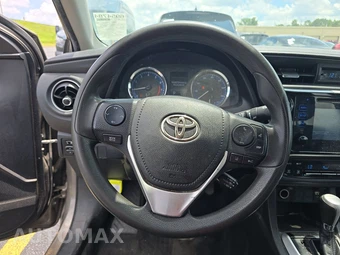 2017 Toyota Corolla LE Sedan – miniatura 12