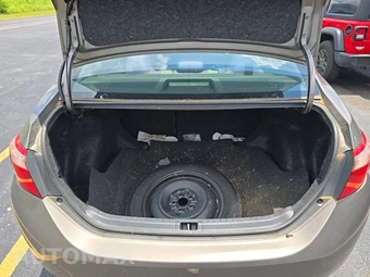 2017 Toyota Corolla LE Sedan – miniatura 16
