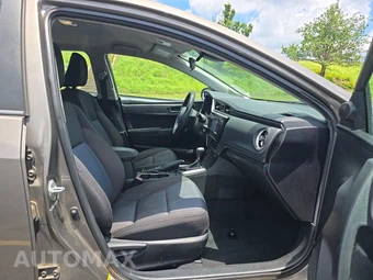 2017 Toyota Corolla LE Sedan – miniatura 9