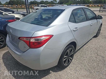 2017 Toyota Corolla LE Sedan - miniatura 3