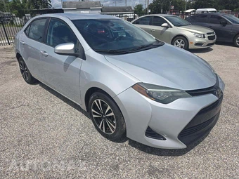 2017 Toyota Corolla LE Sedan - miniatura 4