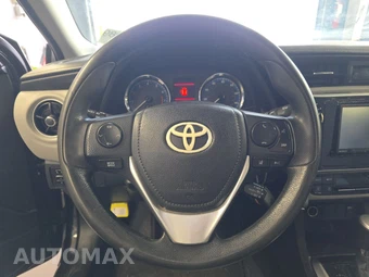 2017 Toyota Corolla LE Sedan - miniatura 10