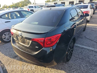 2017 Toyota Corolla SE Sedan – miniatura 4