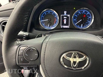 2017 Toyota Corolla SE Sedan - miniatura 10