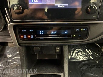 2017 Toyota Corolla SE Sedan - miniatura 15