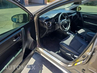 2017 Toyota Corolla SE Sedan – miniatura 13