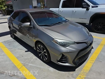2017 Toyota Corolla SE Sedan – miniatura 3