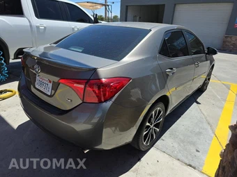 2017 Toyota Corolla SE Sedan – miniatura 4