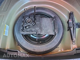 2017 Toyota Corolla SE Sedan – miniatura 7