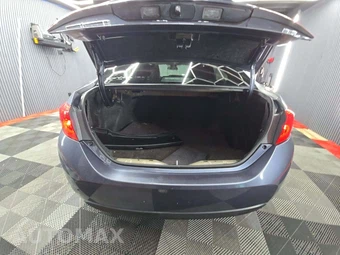 2017 Toyota Corolla SE Sedan - miniatura 11
