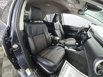 2017 Toyota Corolla SE Sedan - miniatura 15