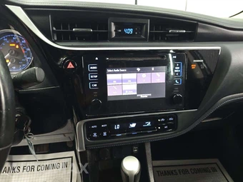 2017 Toyota Corolla SE Sedan - miniatura 7