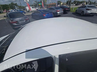 2017 Toyota Corolla SE Sedan – miniatura 12