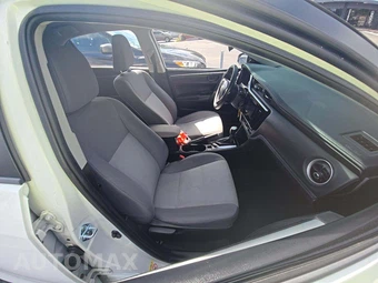 2017 Toyota Corolla SE Sedan – miniatura 18