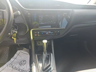 2017 Toyota Corolla SE Sedan – miniatura 11