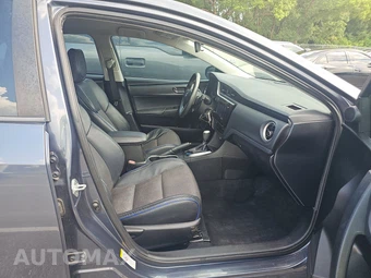 2017 Toyota Corolla SE Sedan – miniatura 8