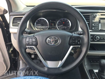 2017 Toyota Highlander LE – miniatura 10