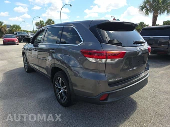 2017 Toyota Highlander LE – miniatura 2