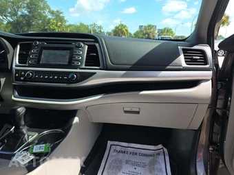 2017 Toyota Highlander LE – miniatura 20