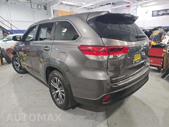 2017 Toyota Highlander LE - miniatura 2