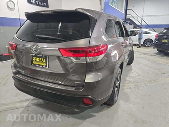 2017 Toyota Highlander LE - miniatura 3