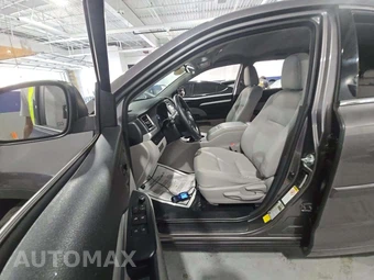 2017 Toyota Highlander LE - miniatura 6