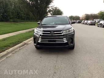 2017 Toyota Highlander LE - miniatura 2