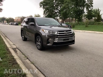 2017 Toyota Highlander LE - miniatura 3