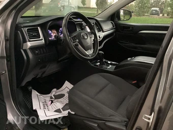 2017 Toyota Highlander LE - miniatura 9