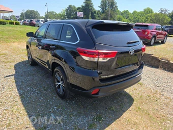 2017 Toyota Highlander LE - miniatura 2