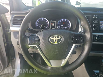 2017 Toyota Highlander LE – miniatura 10