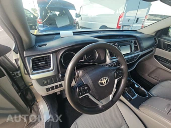 2017 Toyota Highlander LE – miniatura 11