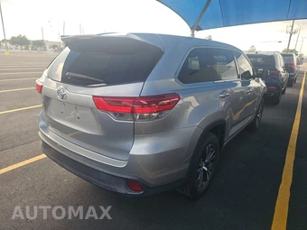 2017 Toyota Highlander LE – miniatura 4