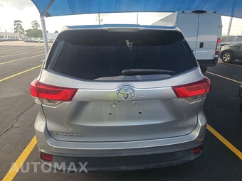 2017 Toyota Highlander LE – miniatura 5
