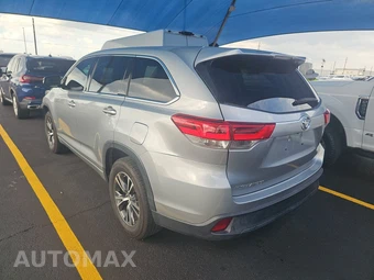 2017 Toyota Highlander LE – miniatura 6