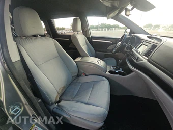 2017 Toyota Highlander LE – miniatura 8