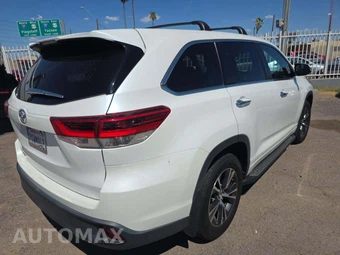 2017 Toyota Highlander LE - miniatura 3