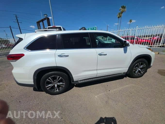 2017 Toyota Highlander LE - miniatura 4