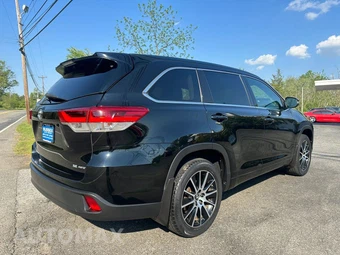 2017 Toyota Highlander SE – miniatura 4