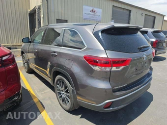 2017 Toyota Highlander SE - miniatura 2