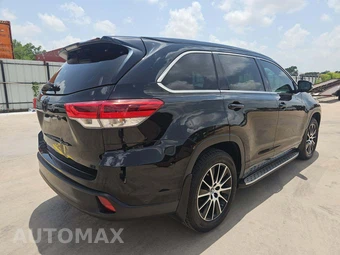 2017 Toyota Highlander SE – miniatura 3
