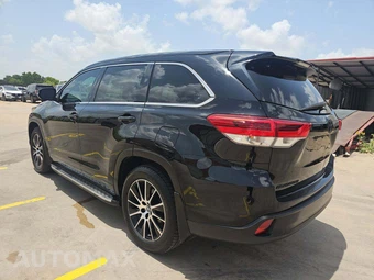 2017 Toyota Highlander SE – miniatura 4