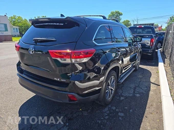 2017 Toyota Highlander XLE – miniatura 3