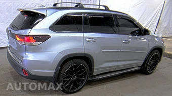 2017 Toyota Highlander XLE – miniatura 4