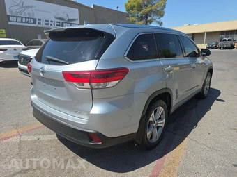 2017 Toyota Highlander XLE – miniatura 3