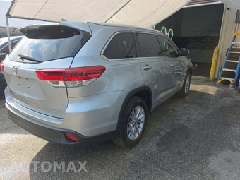 2017 Toyota Highlander XLE – miniatura 3